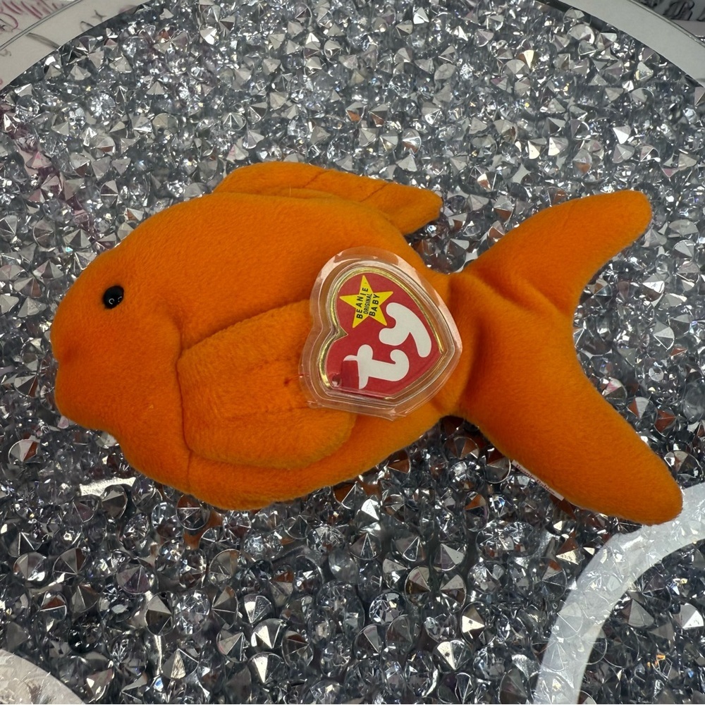 Ty beanie babies Goldie fish bright Orange Plush Fish Beanie with Heart Tag